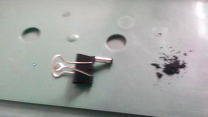 Getrockneter Schlamm aus einem Heizungs-Schlammabscheider - Magnetit im Heizungswasser - 